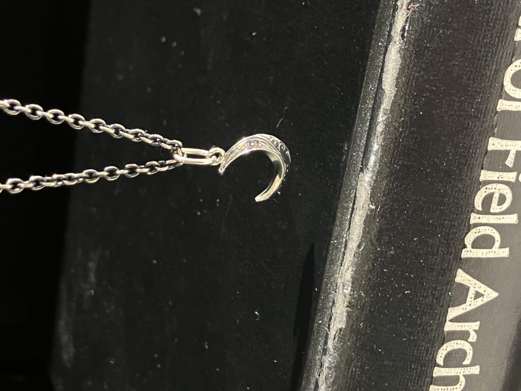 Suman Dhakhwa スーマンダックワ Carved Moon Pendant カーヴドムーンペンダント 2025SS Silver　シルバー