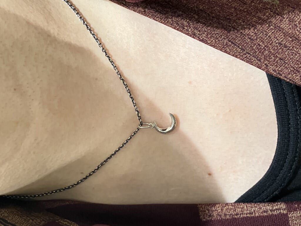 Suman Dhakhwa スーマンダックワ Carved Moon Pendant カーヴドムーンペンダント 2025SS Silver　シルバー