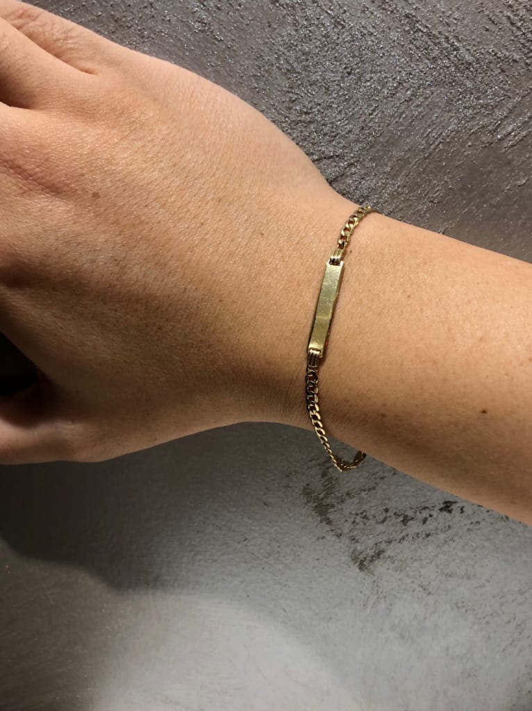 Gold Jewelry from NEW YORK ID Bracelet 着用