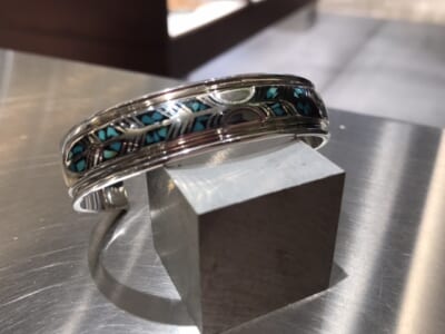 Feather Inlay Bangle - Silver