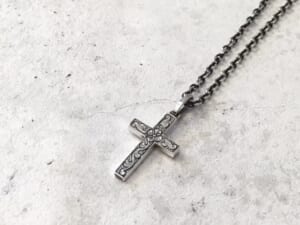 Suman Dhakhwa コラボレーション　Carving Cross Necklace
