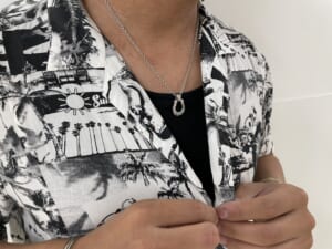 Lono Collaboration XL Horseshoe Necklace 着