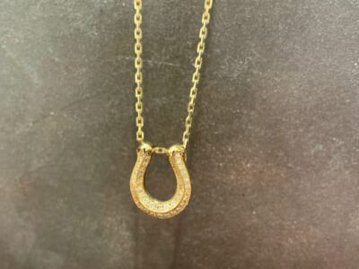 Ridge Horseshoe Necklace Large