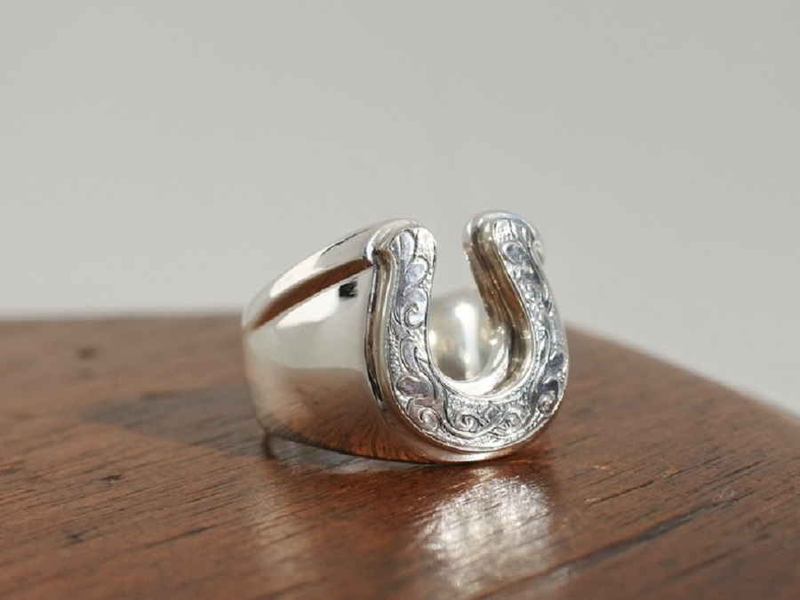 Suman Dhakhwa × SYMPATHY OF SOUL Carved Horseshoe Ring