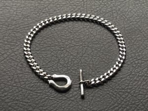 medium horseshoe toggle bracelet curb