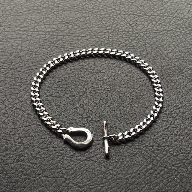 medium horseshoe toggle bracelet curb